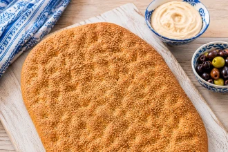 Ovales griechisches Fladenbrot lagana