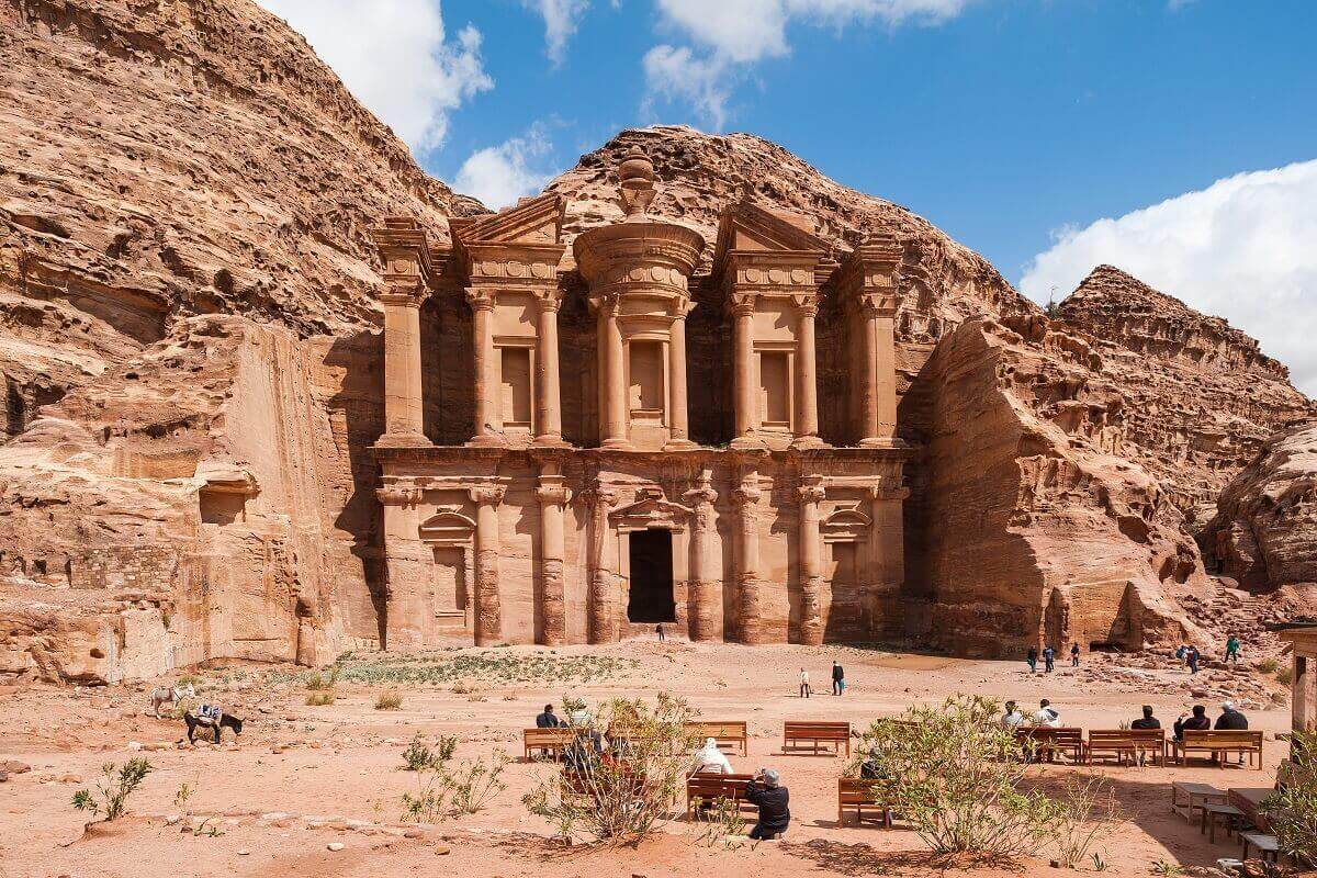 Ruinas de antiguas ciudades en distintos paisajes arqueológicos