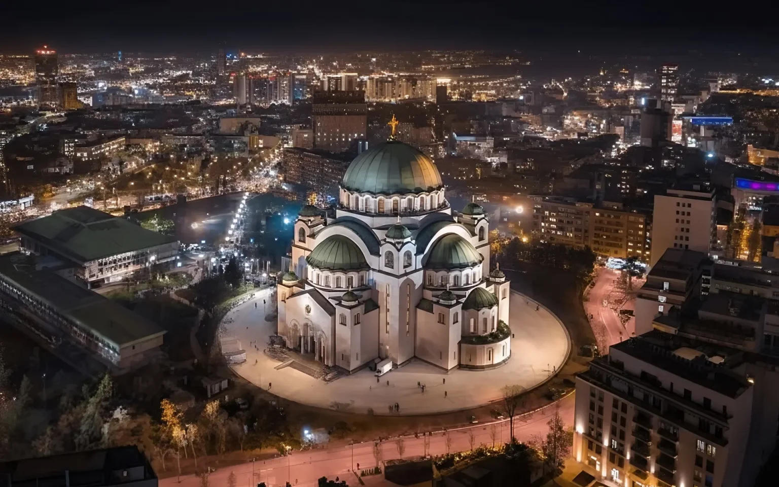 Vue panoramique de Belgrade au bord de la Save et du Danube au crépuscule