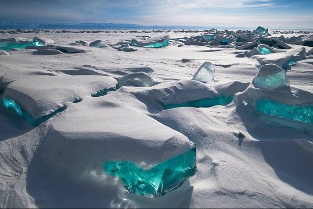 Eaux et montagnes du lac Baïkal