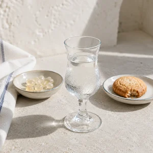 Petit verre carré de liqueur de mastiha de Chios