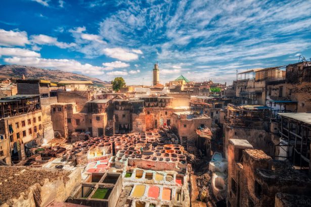 Architecture ocre et paysage urbain d’une destination marocaine