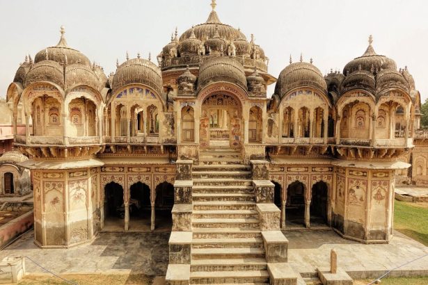 Cour peinte d’une haveli de Shekhawati au Rajasthan