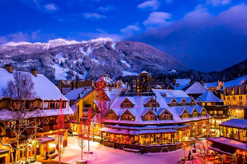 Panorama de montagnes enneigées illustrant de grandes destinations de ski