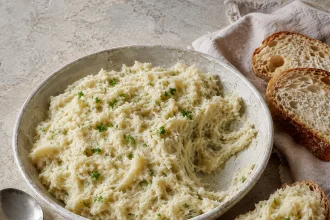 Bakalar na bijelo cremoso in ciotola con olio
