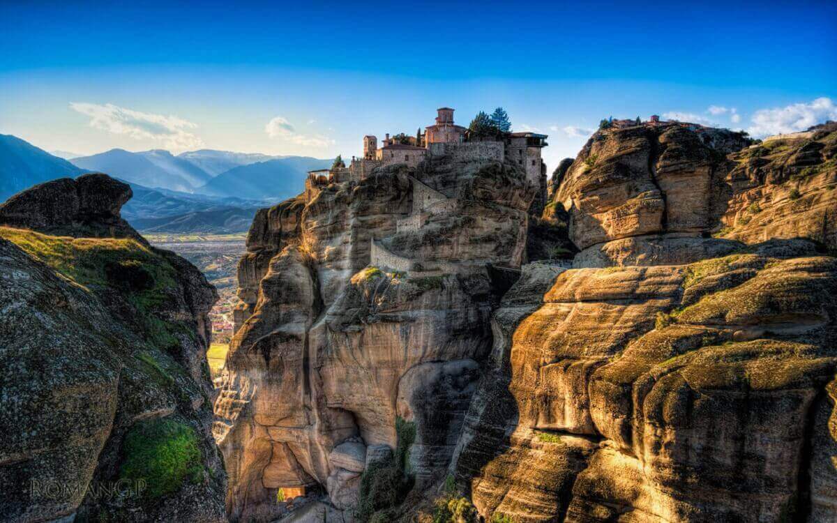 Monasteri di Meteora costruiti sulle alte rocce della Tessaglia