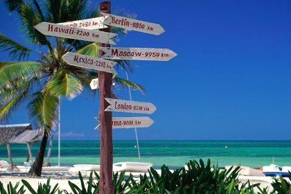 Viaggiatori felici durante un’esperienza lontano dalla routine