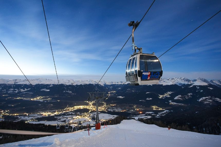 ヨーロッパの雪山に広がるスキーリゾートとゲレンデ