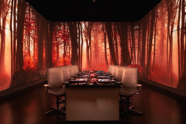 De enige tafel van Ultraviolet Shanghai met immersieve projecties