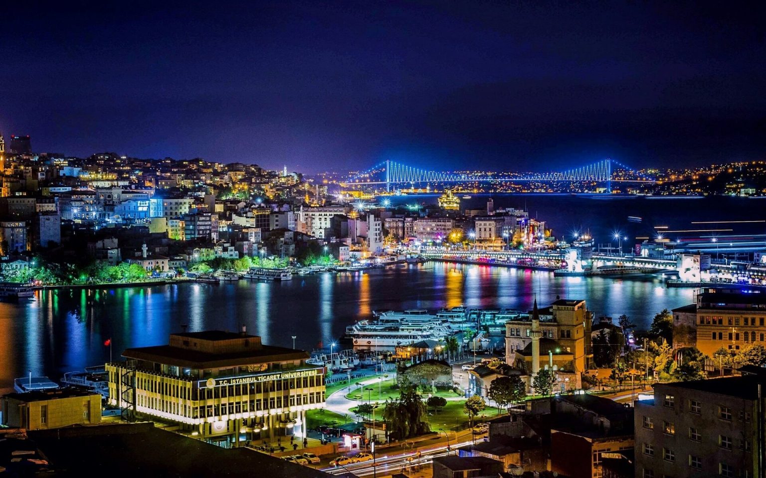 Historische paleizen en rijk gedecoreerde interieurs langs de Bosporus in Istanbul