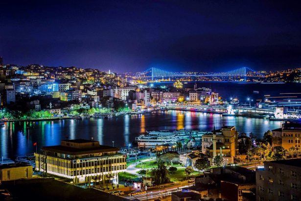 Historische paleizen en rijk gedecoreerde interieurs langs de Bosporus in Istanbul