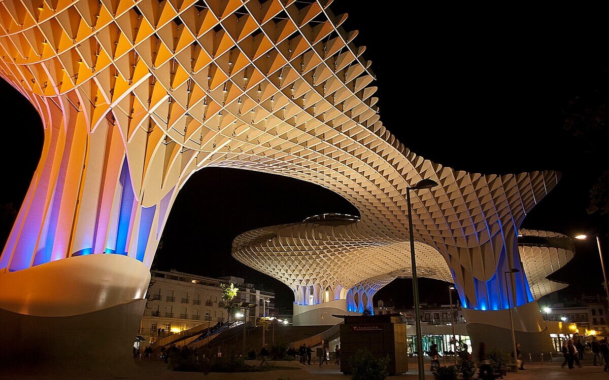 Modern architectonisch landmark dat zelf een toeristische bestemming werd