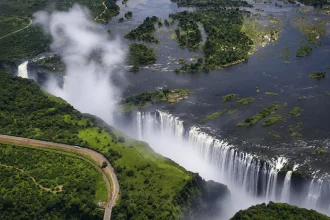 Вид с воздуха на водопад Виктория