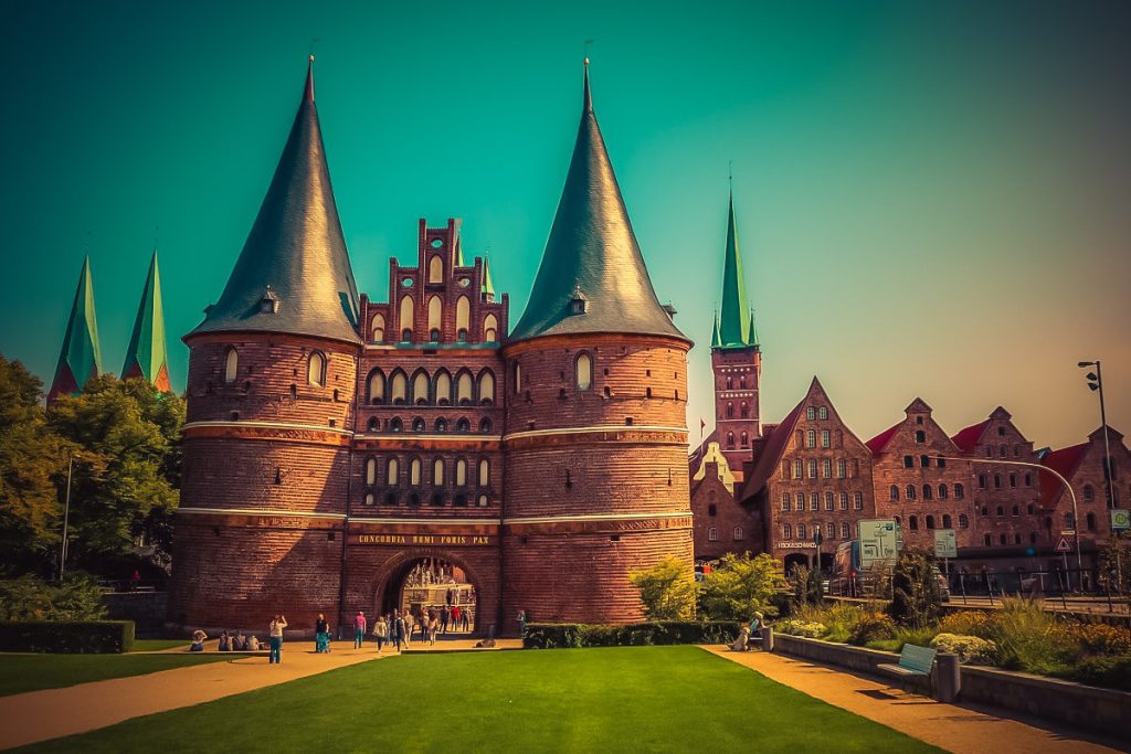 Исторический немецкий город с башнями