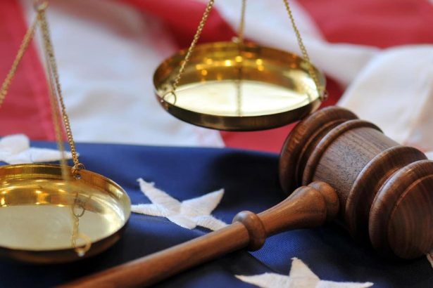 Američki pravni zakonik i simboli zakona u kontekstu neobičnih propisa