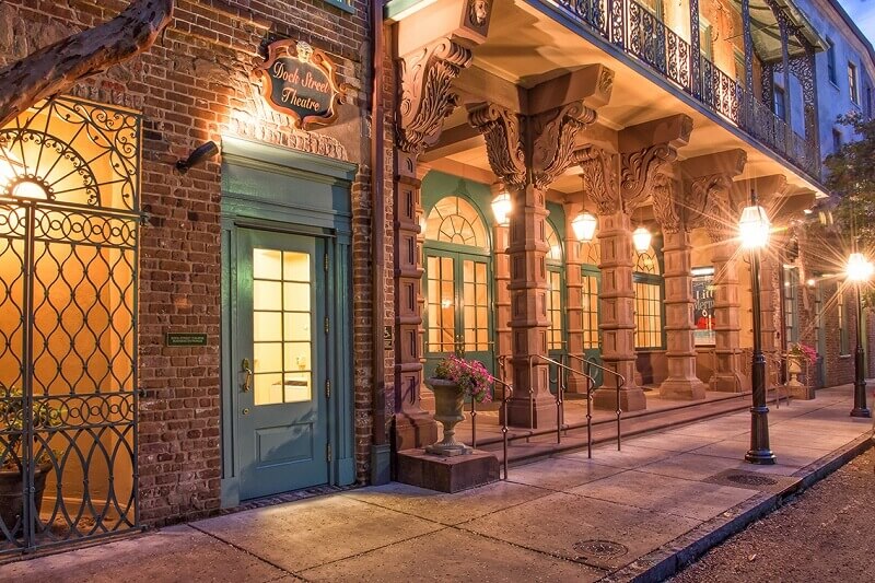 Charleston-Walking-Tour-Dock-straat-theater