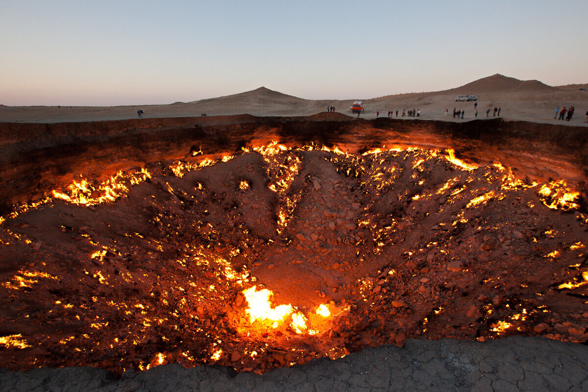 Darvaza-gas-crater-Turkmenistan