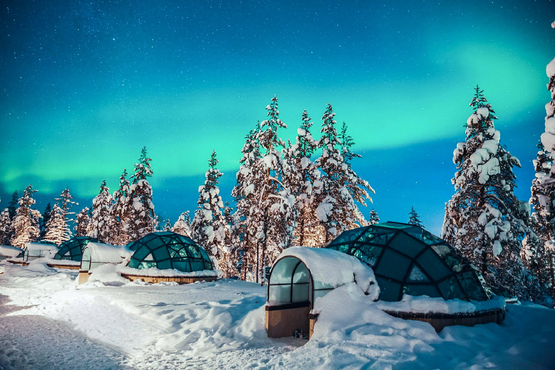 Kakslauttanen Offers Beds With Polar Light View (2022) - Travel S Helper