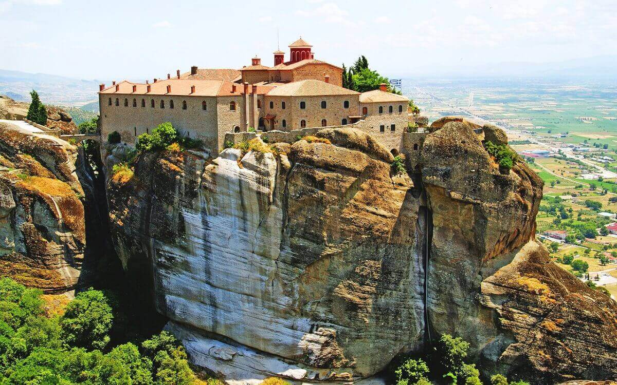 Monasteries Meteora – natural wonder