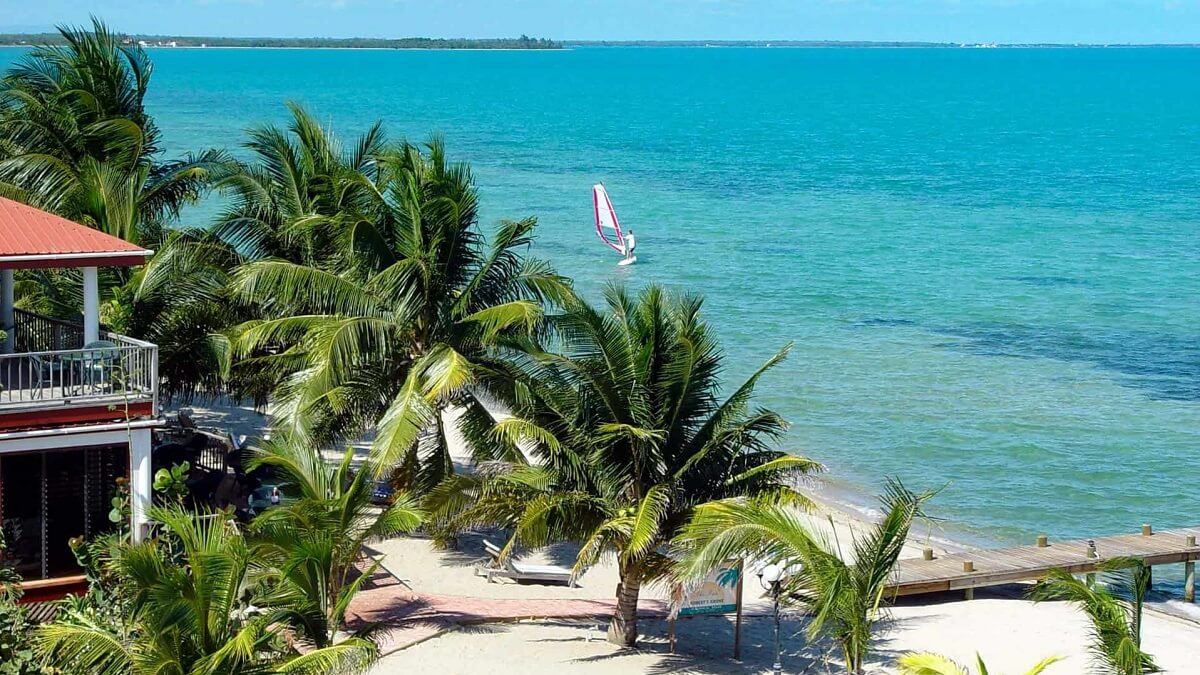 El gran agujero azul BELICE