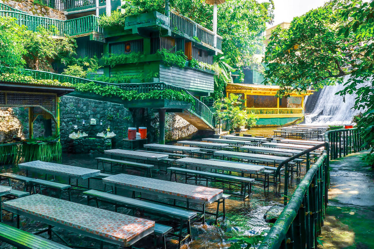 ร้านอาหาร Labasin Waterfalls ตั้งอยู่ในฟิลิปปินส์