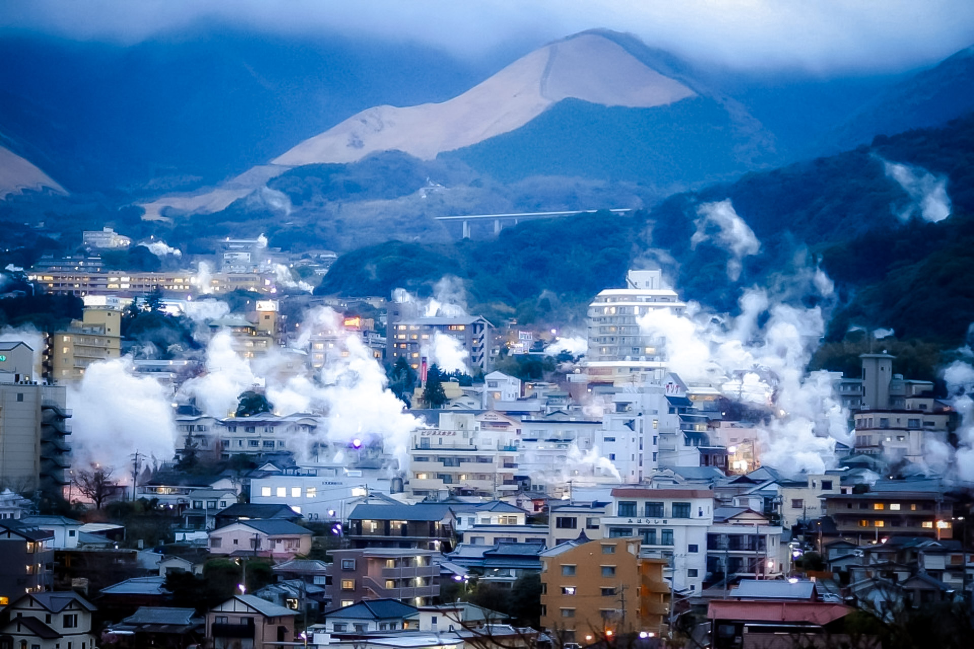 Bem-vindo ao INFERNO, uma cidade envolta em um véu de vapor