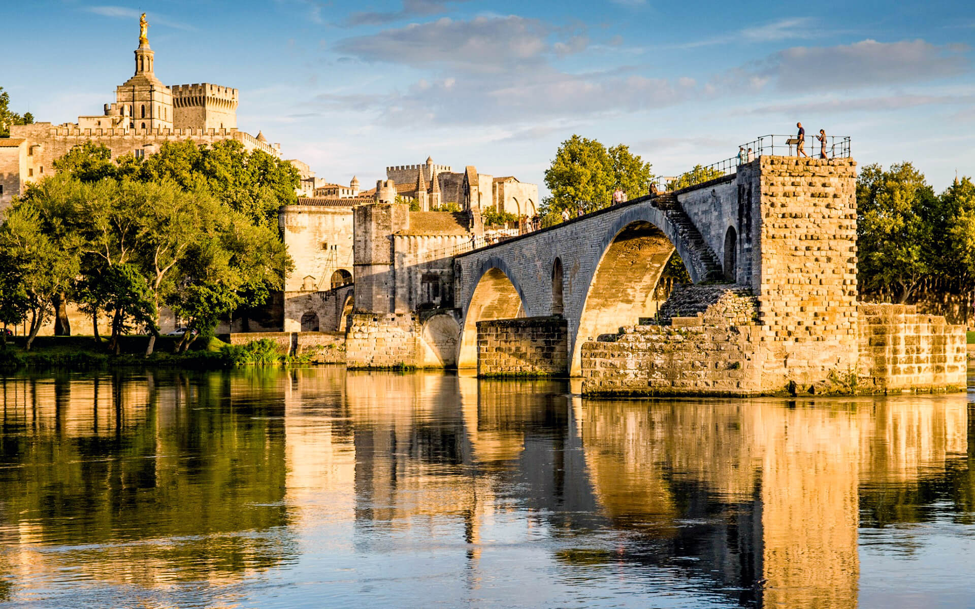 Hướng dẫn du lịch Avignon - Travel S Helper